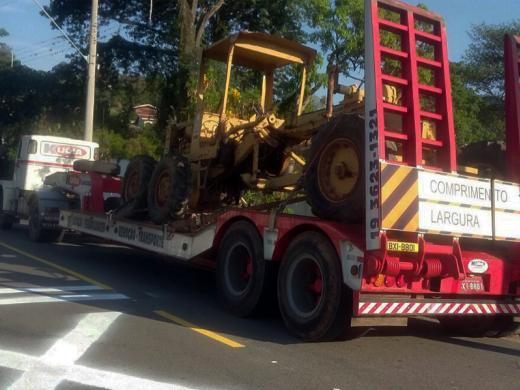 PREFEITURA RECUPERA MÁQUINA ENCOSTADA HÁ MAIS DE 4 ANOS