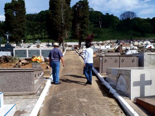 FINADOS: CEMITÉRIO DO SÃO ROQUE PASSA POR LIMPEZA E MANUTENÇÃO