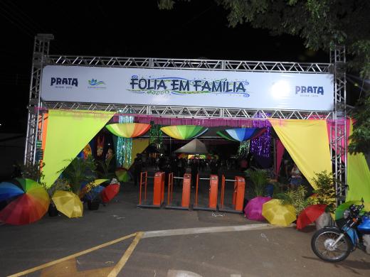 DOMINGO DE CARNAVAL EM ÁGUAS DA PRATA COLOCA TODO MUNDO PRA PULAR