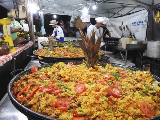 FEIRA GASTRONÔMICA REÚNE BOM PÚBLICO EM PLENA TERÇA FEIRA