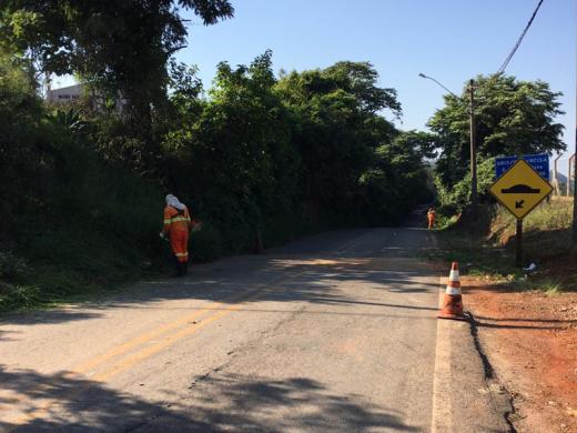 PREFEITURA E DER PROMOVEM LIMPEZA NA CASCATA