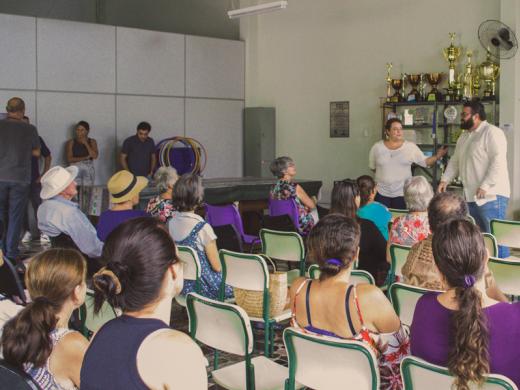 PREFEITO VISITA CRAS E ANUNCIA NOVOS CURSOS PARA ÁGUAS DA PRATA