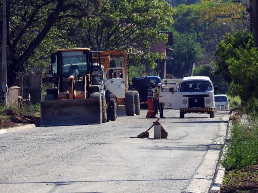 OBRAS DE ASFALTO NA FONTE PLATINA SÃO RETOMADAS