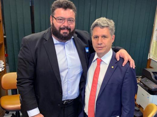PREFEITO É RECEBIDO POR DEPUTADO PRATENSE EM BRASILIA
