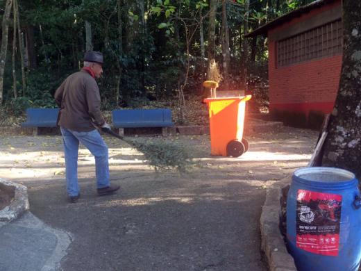 PREFEITURA SEGUE DANDO MANUTENÇÃO NO BOSQUE DA CIDADE