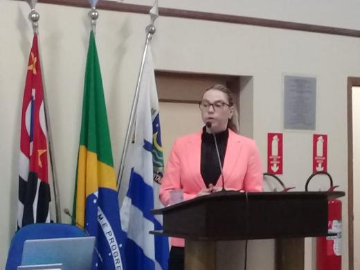 SECRETÁRIA MUNICIPAL DE SAÚDE USA A TRIBUNA DA CÂMARA DE ÁGUAS DA PRATA