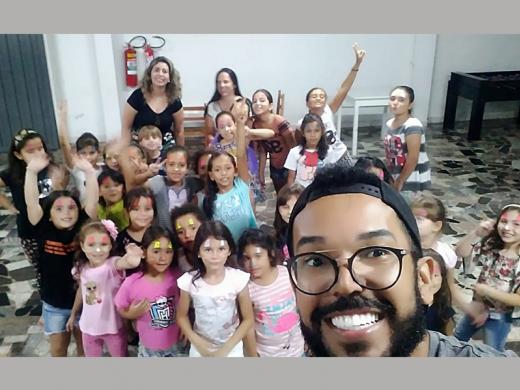 GRUPO DE BALLET DA PREFEITURA TAMBÉM GANHA OVOS DE PÁSCOA
