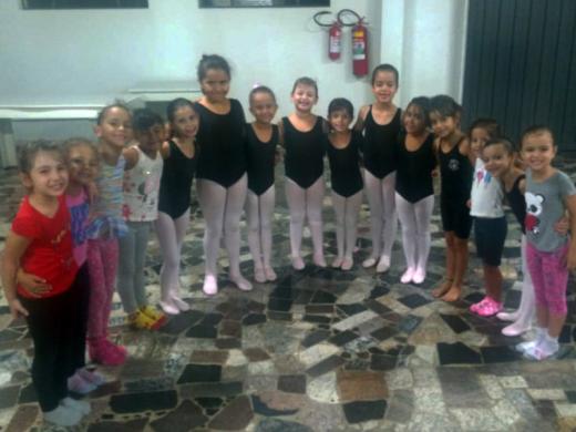 COMEÇARAM AS AULAS DE BALLET NO CRAS EM ÁGUAS DA PRATA