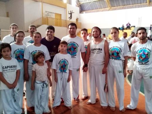 COM APOIO DA PREFEITURA, CAPOEIRA PRATENSE SE APRESENTA EM TAPIRATIBA