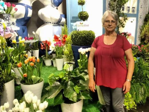 PREFEITURA LEVA PESSOAL DA MELHOR IDADE PARA A FESTA DAS FLORES