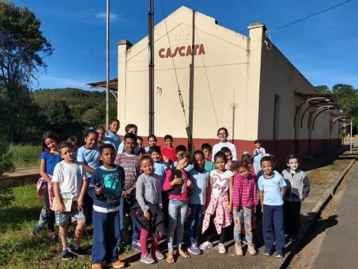 PROJETO LEVA ALUNOS ATÉ “GELADEIRA CULTURAL” NA CASCATA