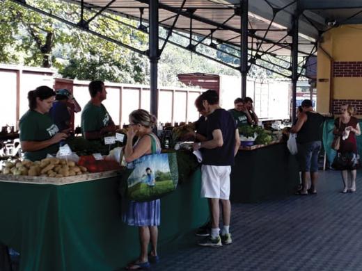 FEIRA DA AGRICULTURA FAMILIAR COMEÇOU NO ÚLTIMO SÁBADO