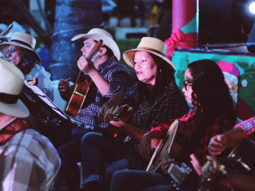 ORQUESTRA DE VIOLEIROS DE ÁGUAS DA PRATA FAZ A PRIMEIRA APRESENTAÇÃO