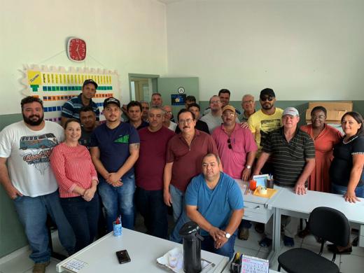PREFEITO E SECRETÁRIA DE SAÚDE SE REÚNEM COM MOTORISTAS