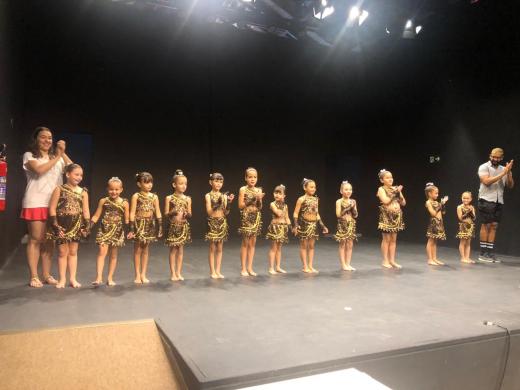 ALUNAS DO BALÉ DA ESCOLA DE DANÇA SE APRESENTAM EM SÃO JOÃO