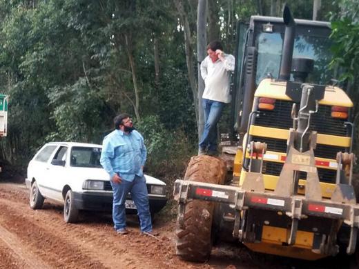 CONTINUA O TRABALHO DE RECUPERAÇÃO DE ESTRADAS RURAIS