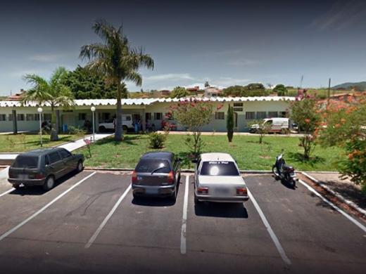 PREFEITURA MONTA TENDA PARA VACINAÇÃO DE IDOSOS CONTRA A GRIPE