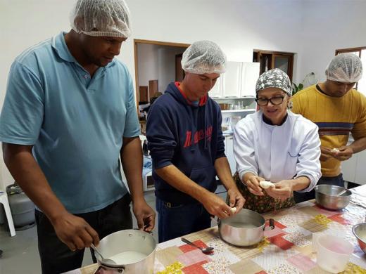 CURSO DE PROCESSAMENTO DE LEITE DEVE CAPACITAR 20 PESSOAS
