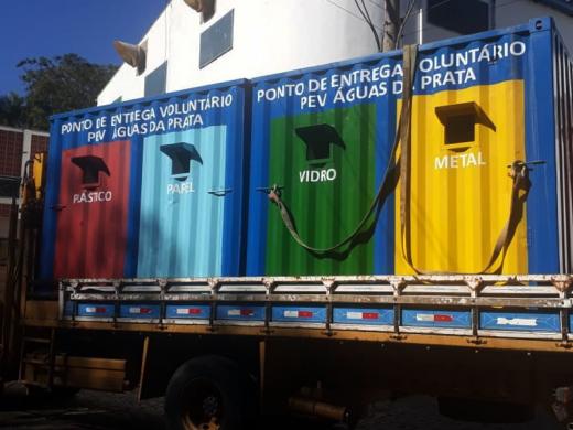 ÁGUA PRATA DOA 3 CONTÊINERES PARA COLETA SELETIVA NA CIDADE
