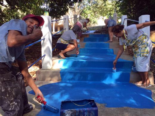 PREFEITURA, VEREADOR E ATELIER DA TERRA PINTAM ESCADARIA DO BALNEÁRIO