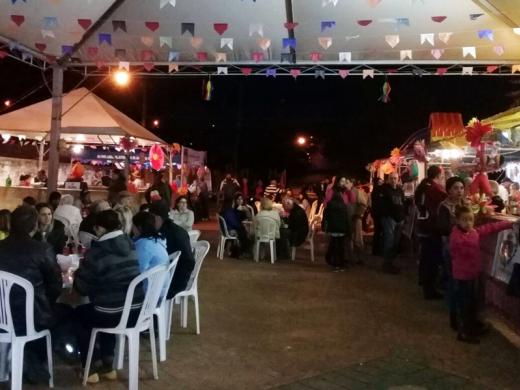 FESTA DO FIM DE SEMANA LOTOU A PRAÇA DA BANDEIRA