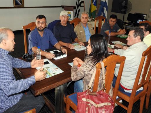 SECRETARIO DE EXTREMA APRESENTA PROJETO DO CONSERVADOR DAS ÁGUAS