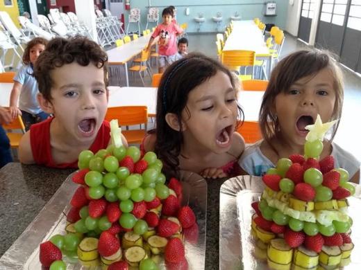 COMO ASSIM - “ÁRVORE DE NATAL DE FRUTAS” NA CRECHE ????