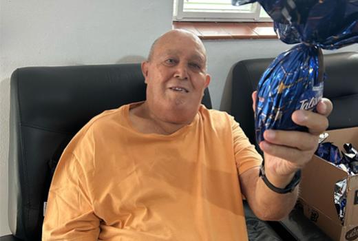 IDOSOS DO LAR NOSSA SENHORA DE LOURDES GANHAM OVOS PÁSCOA