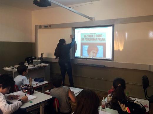 ESCOLA MUNICIPAL FELIPPE URTADO GANHA LOUSA DIGITAL
