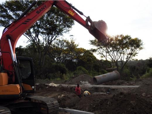 CONTINUAM AS OBRAS DE ASFALTO E GALERIAS NA FONTE PLATINA