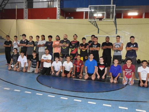 AULAS DE MUAY THAI SEGUEM FAZENDO SUCESSO NA PRAÇA DE ESPORTES