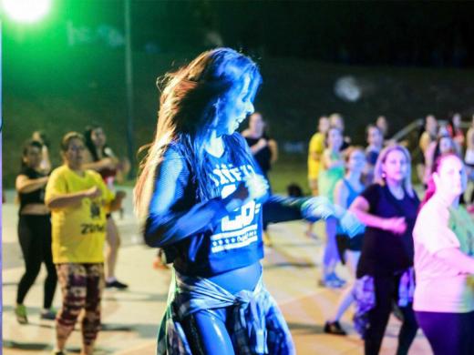 PREFEITURA OFERECE AULAS DE ZUMBA GRATUITAS À POPULAÇÃO