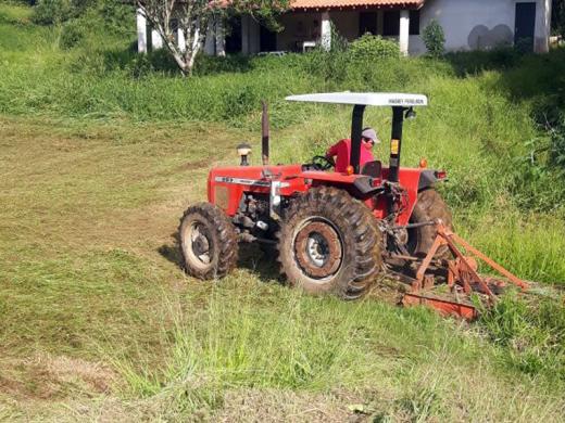 CAMPO DE FUTEBOL DO BAIRRO FONTE PLATINA ESTÁ SENDO REFORMADO