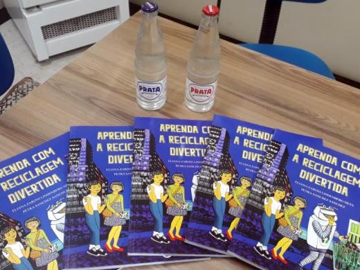 EMPRESA DOA LIVROS COM A TEMÁTICA DA SEMANA DA ÁGUA À PREFEITURA