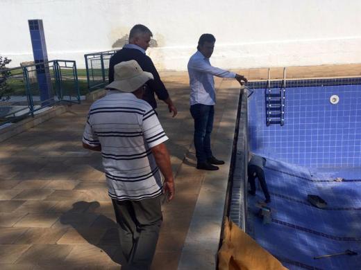 REFORMAS NA PRAÇA DE ESPORTES DE ÁGUAS DA PRATA SEGUEM ACELERADAS