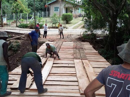 DEPARTAMENTO DE OBRAS CONCLUI REFORMA DE PONTE NA FONTE PLATINA