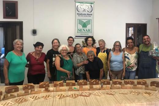 FUNDO SOCIAL REALIZA CURSO DE RECICLAGEM DE MADEIRA, PROMOVENDO APRENDIZADO SUSTENTÁVEL E ARTESANAL
