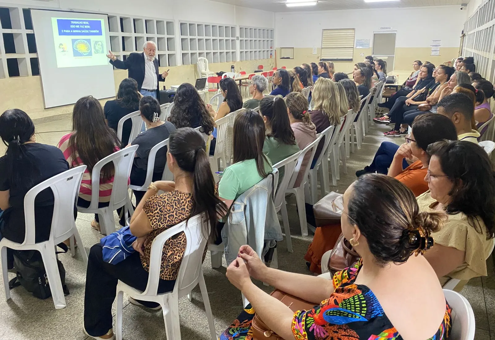 PREFEITURA PROMOVE PALESTRA SOBRE NEUROCIÊNCIA A PROFESSORES DA REDE MUNICIPAL 
