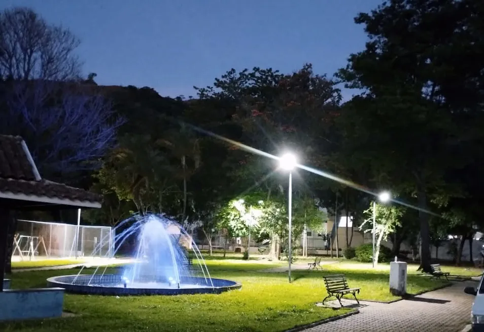 PRAÇA DAS IRMÃS É REPAGINADA E RECEBE ILUMINAÇÃO DE LED