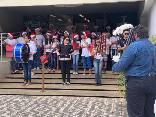 PREFEITO RECEBE VISITA E HOMENAGEM DE ALUNOS DO TIMOTHEO SILVA