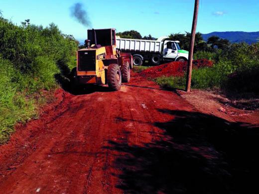 ESTRADAS RURAIS RECEBEM ATENÇÃO ESPECIAL NESTE PERÍODO