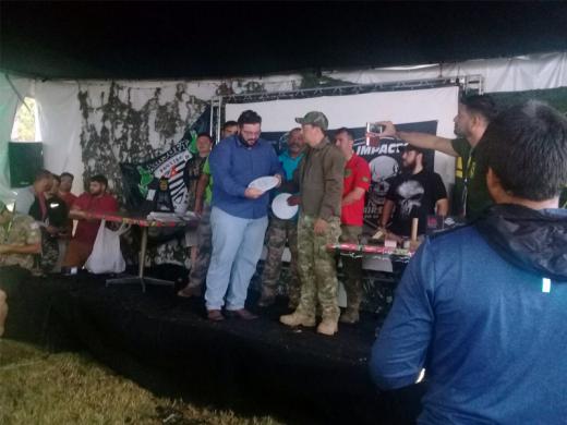 PREFEITO É HOMENAGEADO EM GUARULHOS POR PRATICANTES DE AIRSOFT