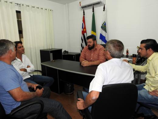 PREFEITO COBRA DO D.E.R. SOLUÇÃO PARA ESTRADAS E RADAR