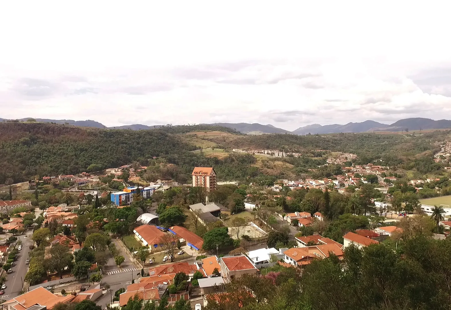 PREFEITURA DE ÁGUAS DA PRATA  CORTA PELA METADE O VALOR DA TAXA DE REGULARIZAÇÃO DE IMÓVEIS 