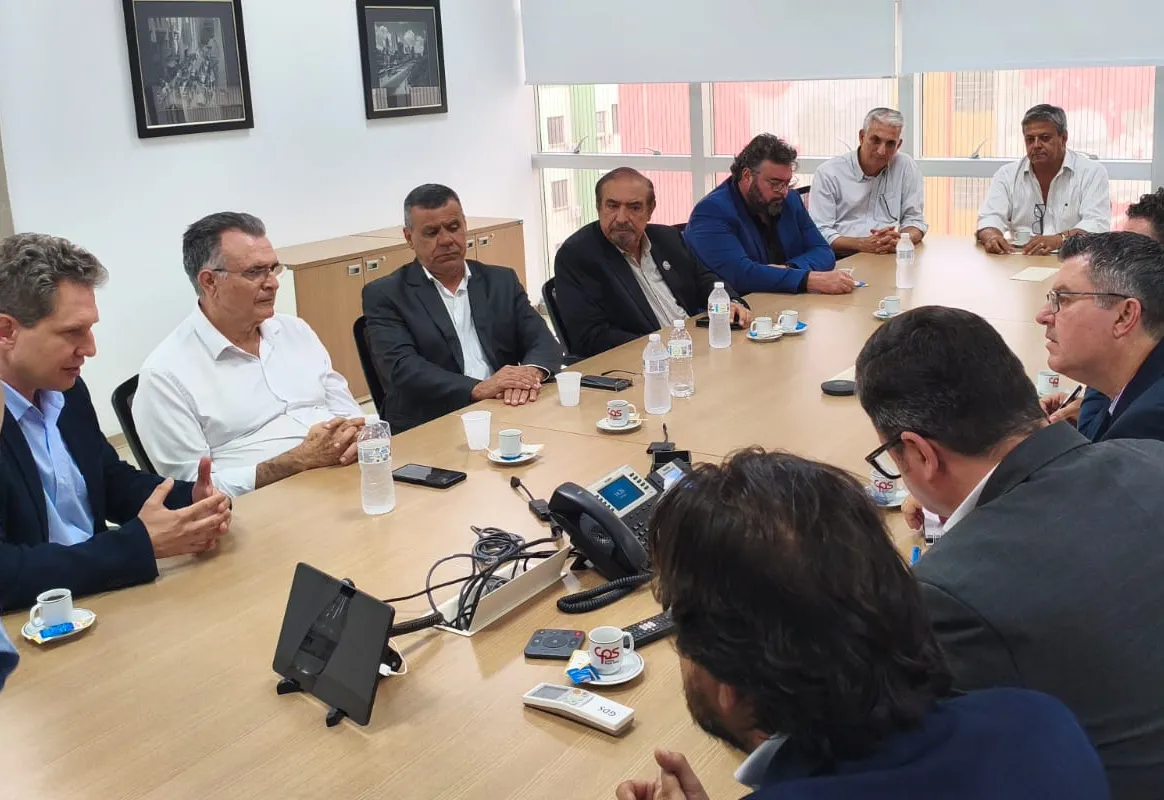 Prefeito Carlos Henrique e lideranças regionais debatem instalação da FATEC em reunião com o Centro Paula Souza