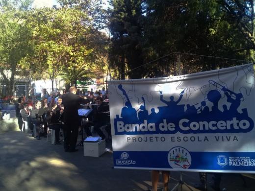 BANDA DE CONCERTO ENCERRA MÊS DE FESTIVIDADES