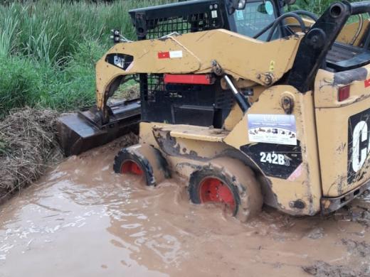 CHUVAS CAUSAM TRANSTORNOS EM ÁREAS RURAIS E PREFEITURA AGE