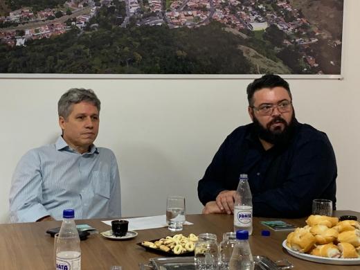 DEPUTADO DE ÁGUAS DA PRATA VISITA PREFEITO E ANUNCIA MAIS RECURSOS